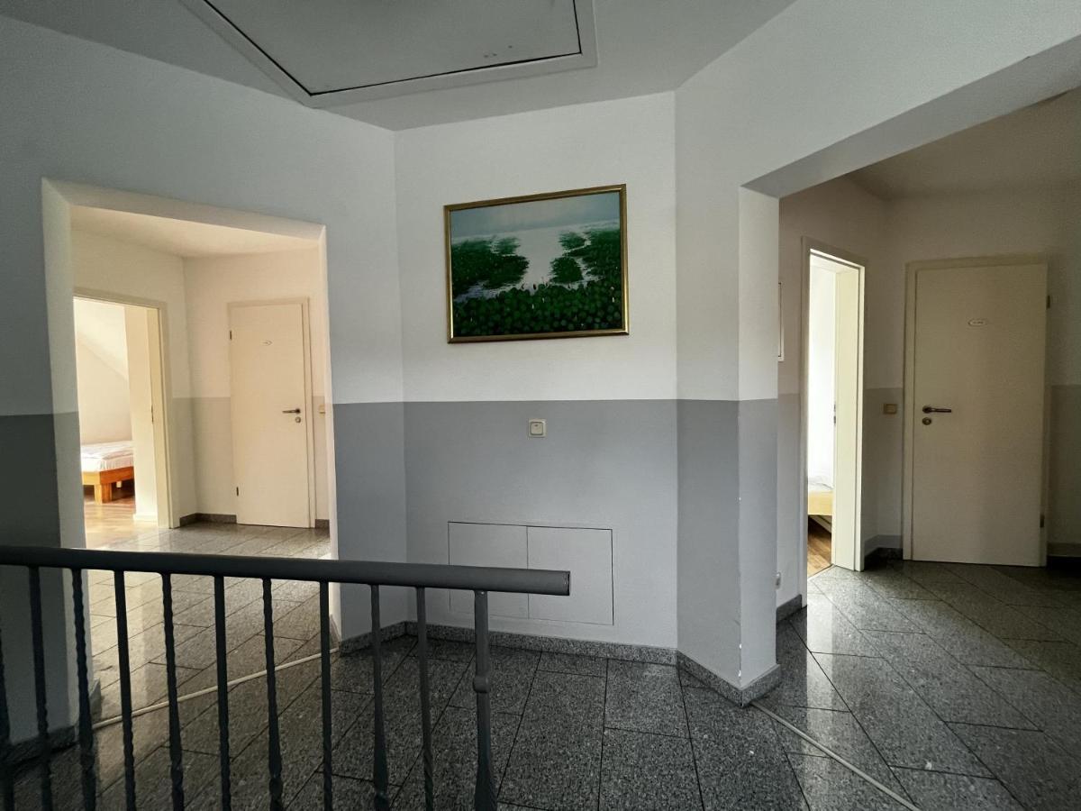 Hotelzimmer In Neusserstrasse Кьолн Екстериор снимка