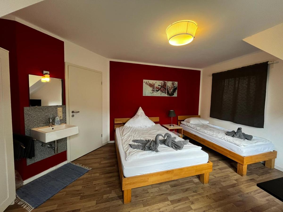 Hotelzimmer In Neusserstrasse Кьолн Екстериор снимка